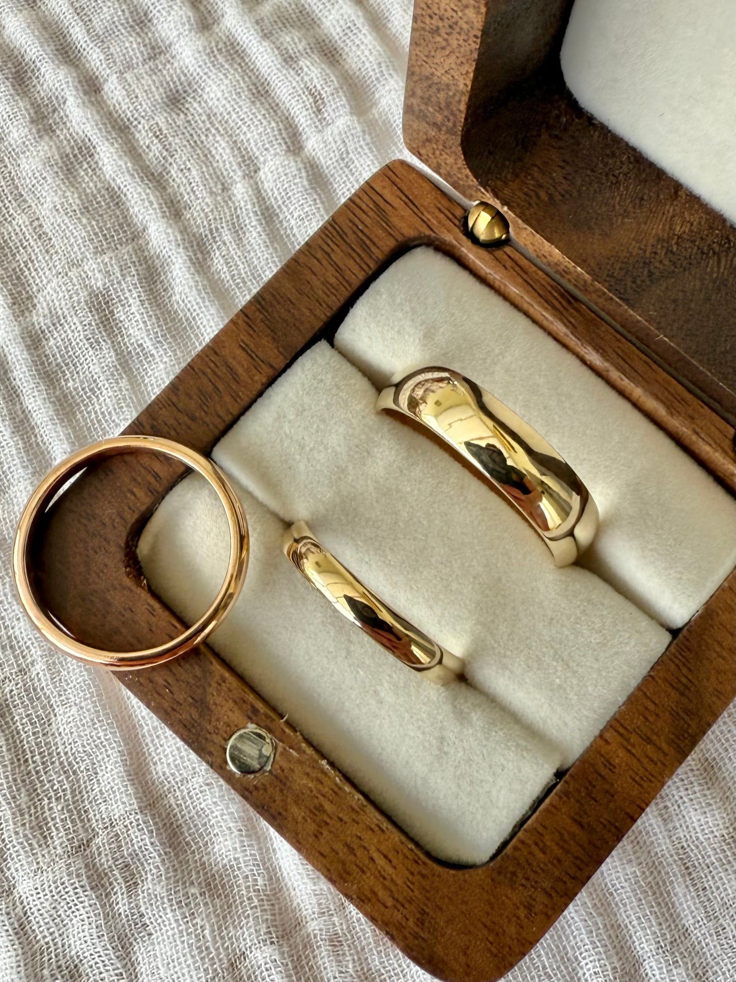 9ct Gold wedding band