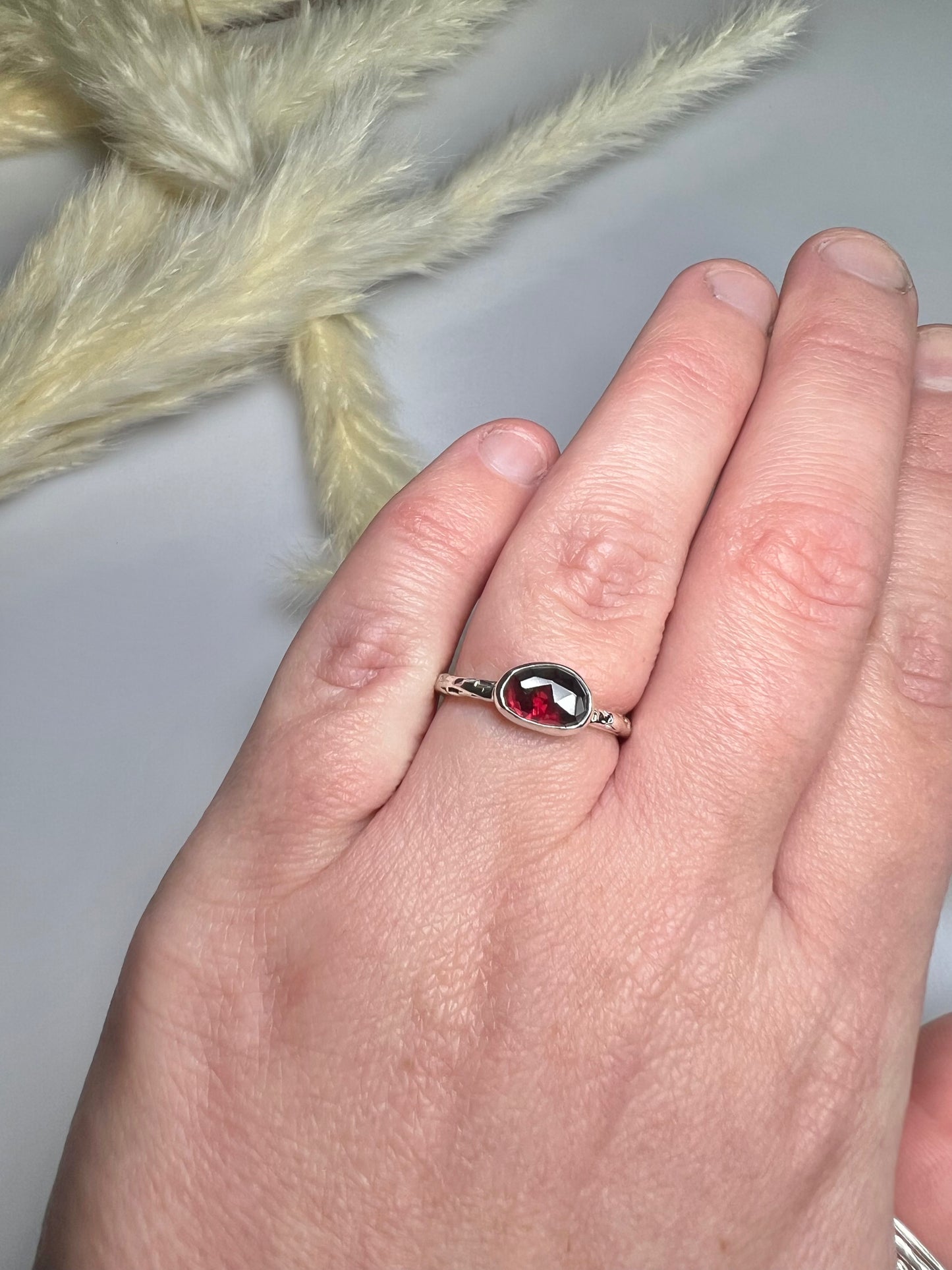 Garnet stacking ring - Size N 1/2