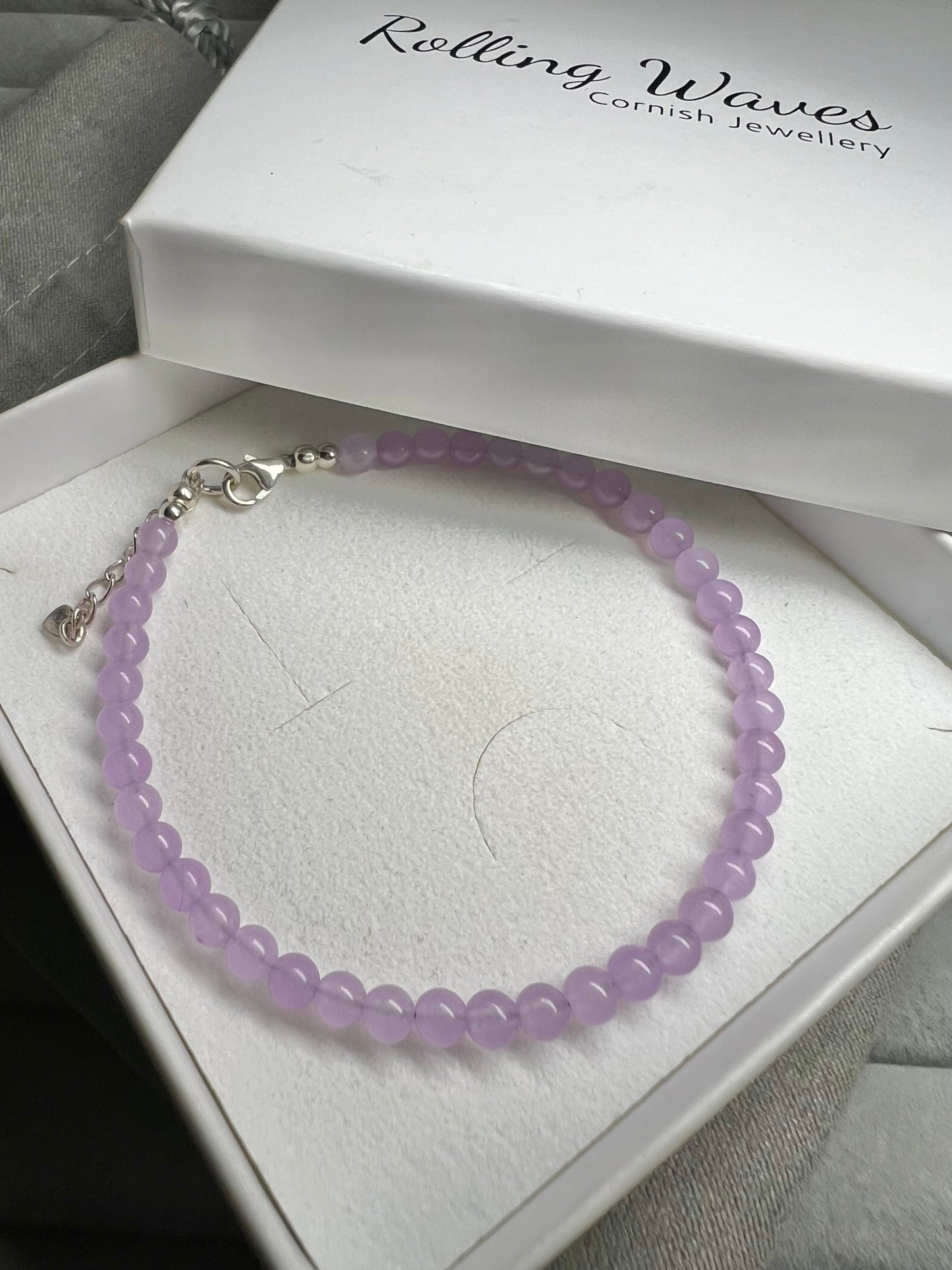 Dyed lilac jade bracelet