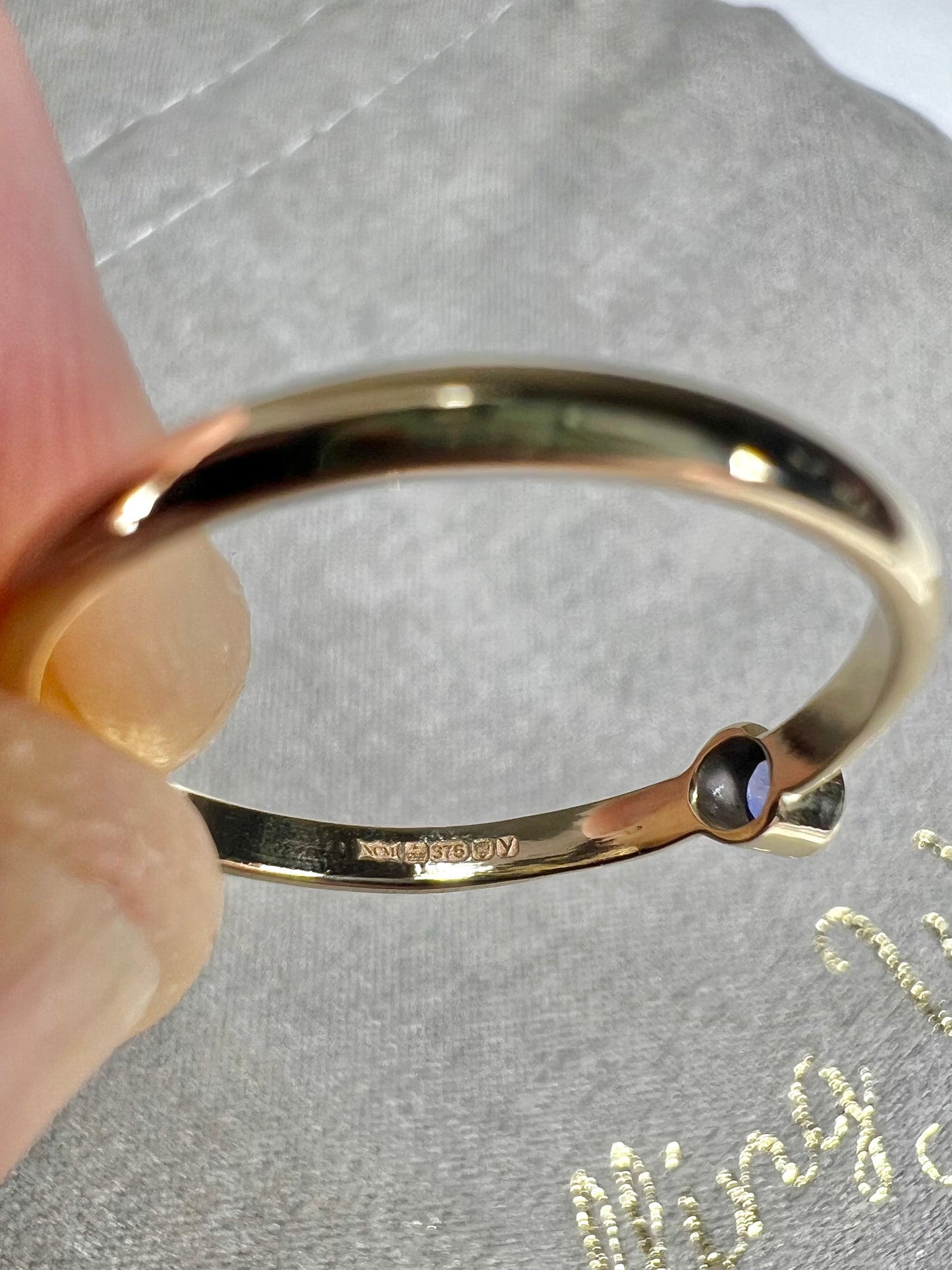 9ct yellow gold sapphire ring - size UK Q1/2