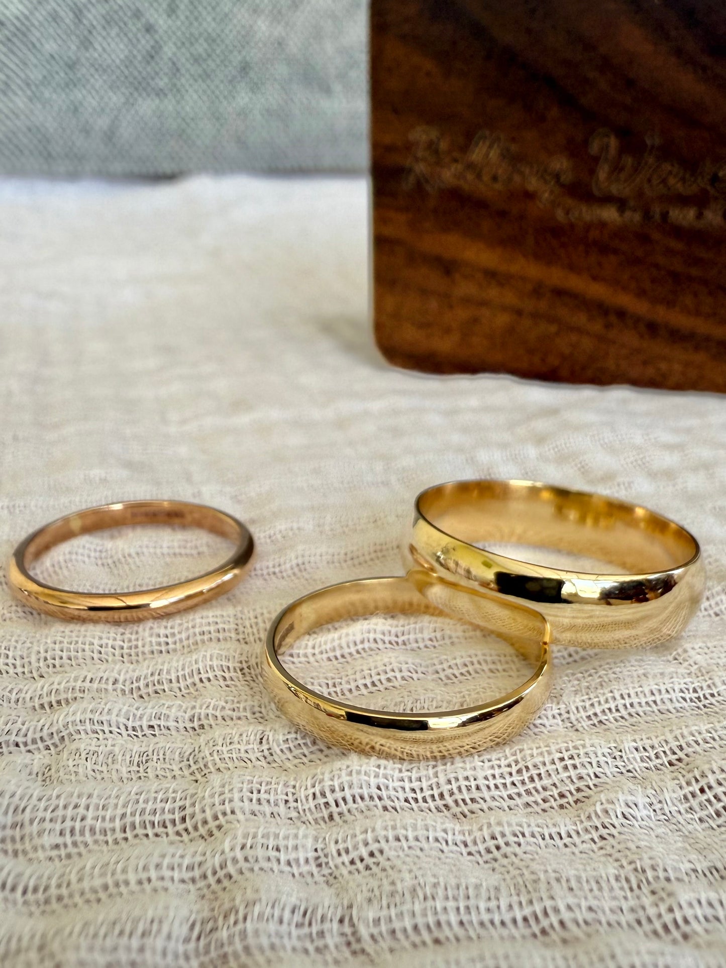 9ct Gold wedding band