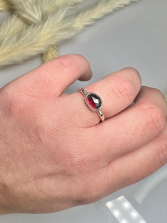 Garnet stacking ring - Size N 1/2